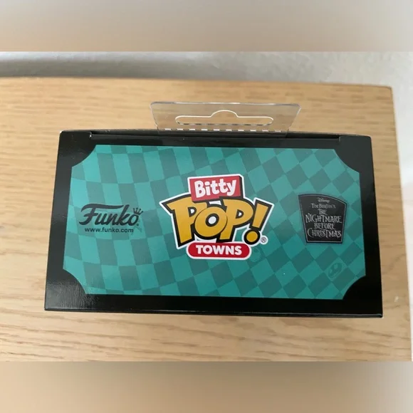 Bitty Pop! Towns - Jack Skellington and Jack’s House - Picture 2 of 11